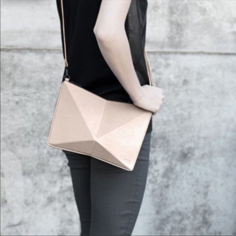 Finell Versus crossbody bag in Nude